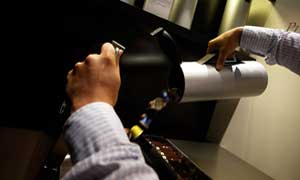 Recycling-capsules-in-Nespresso-boutique-300